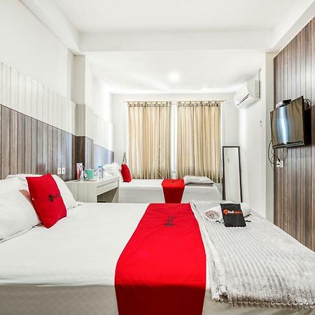 RedDoorz near UNTAG Surabaya Otel Dış mekan fotoğraf