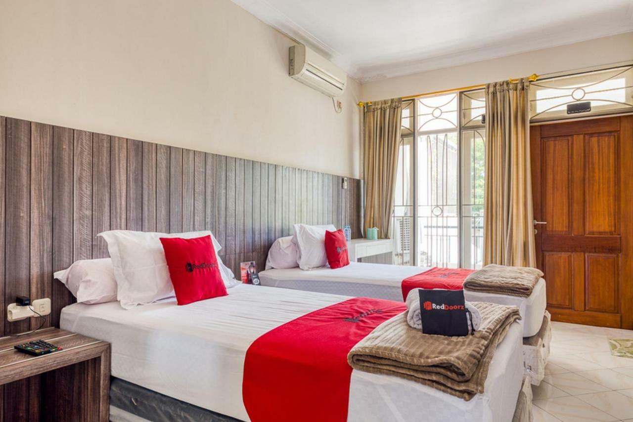 RedDoorz near UNTAG Surabaya Otel Dış mekan fotoğraf