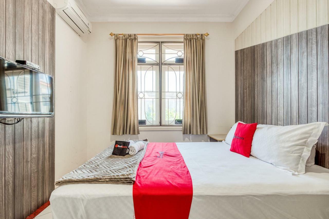 RedDoorz near UNTAG Surabaya Otel Dış mekan fotoğraf